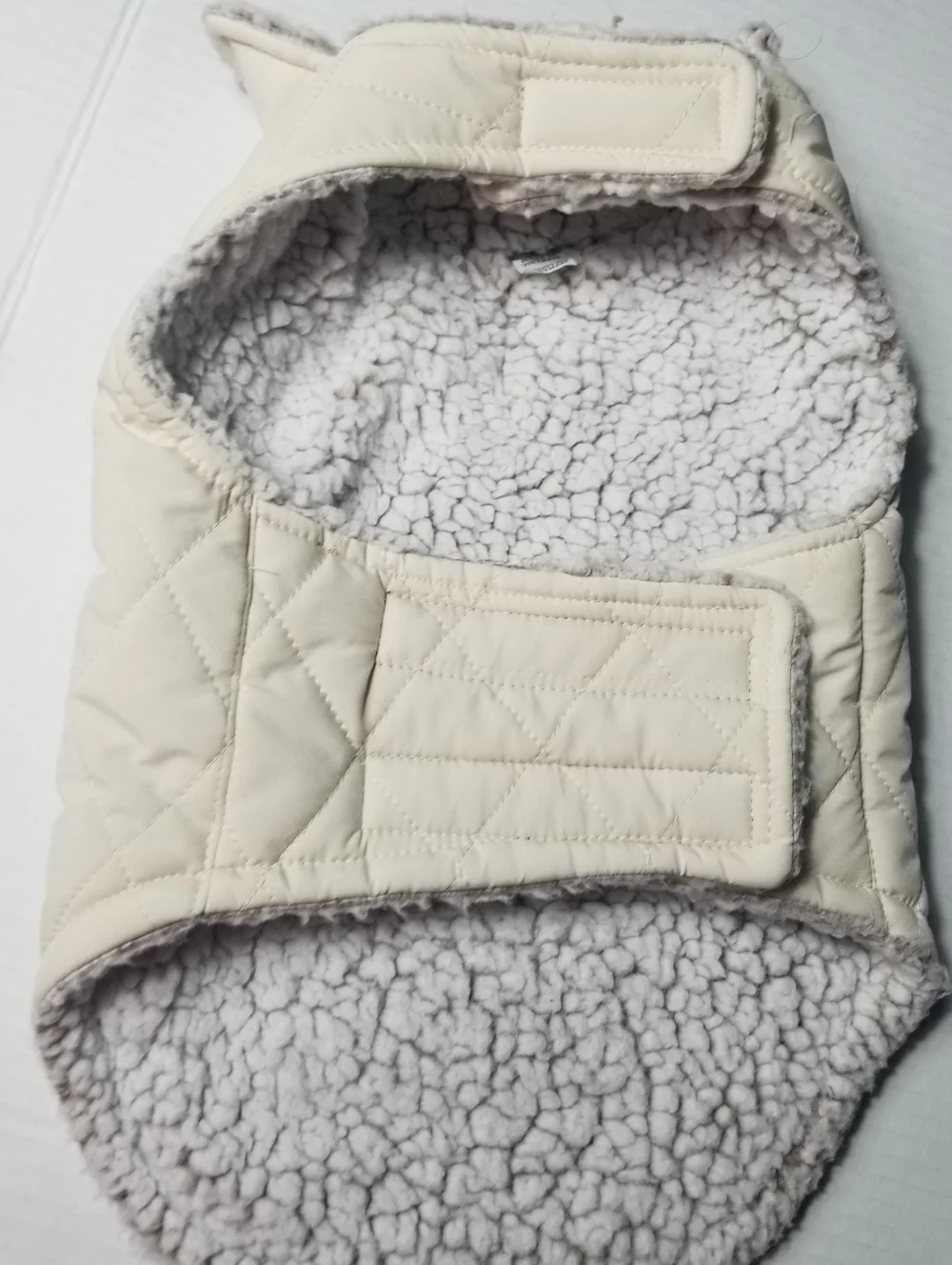FREE COUNTRY DOG CREAM QUILTED WITH SHERPA COAT SIZE SMALL (RUNS LARGER)